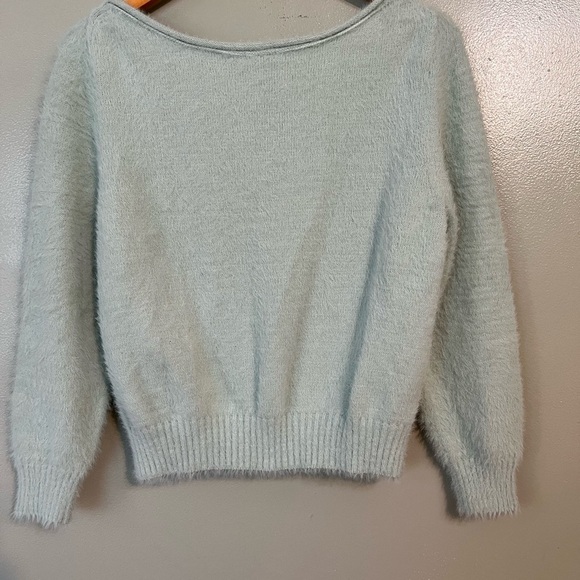 Victoria Secret Womens Green Fuzzy Long Sleeves Crop Pullover Sweater M NWT - Picture 2 of 10